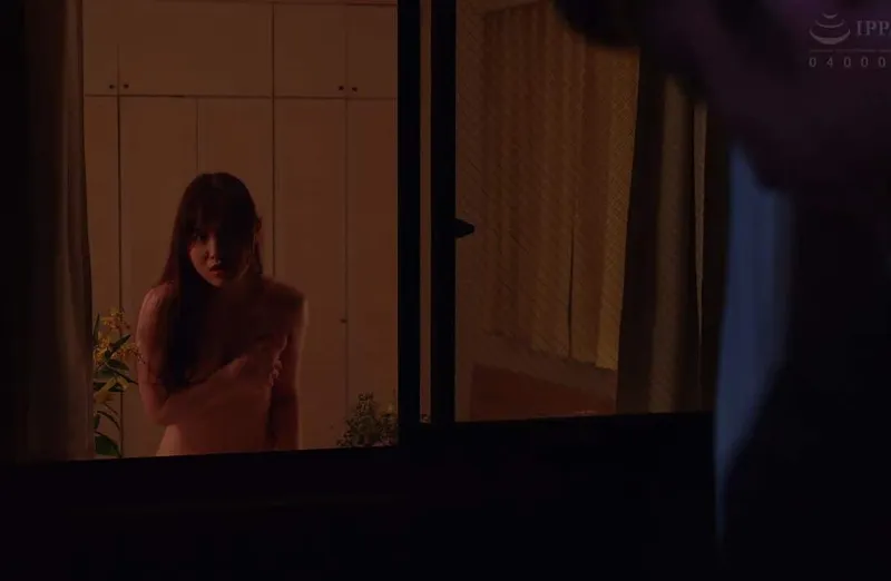 Em hotgirl cạnh nhà ông chồng ông chồng nhà bên thường xuyên thay đồ ở ngay cửa sổ