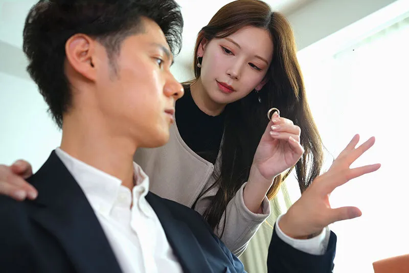 Cô vợ đi đi chơi, người chồng ở nhà bị nhỏ em bà xã gạ xxx không trượt phát nào